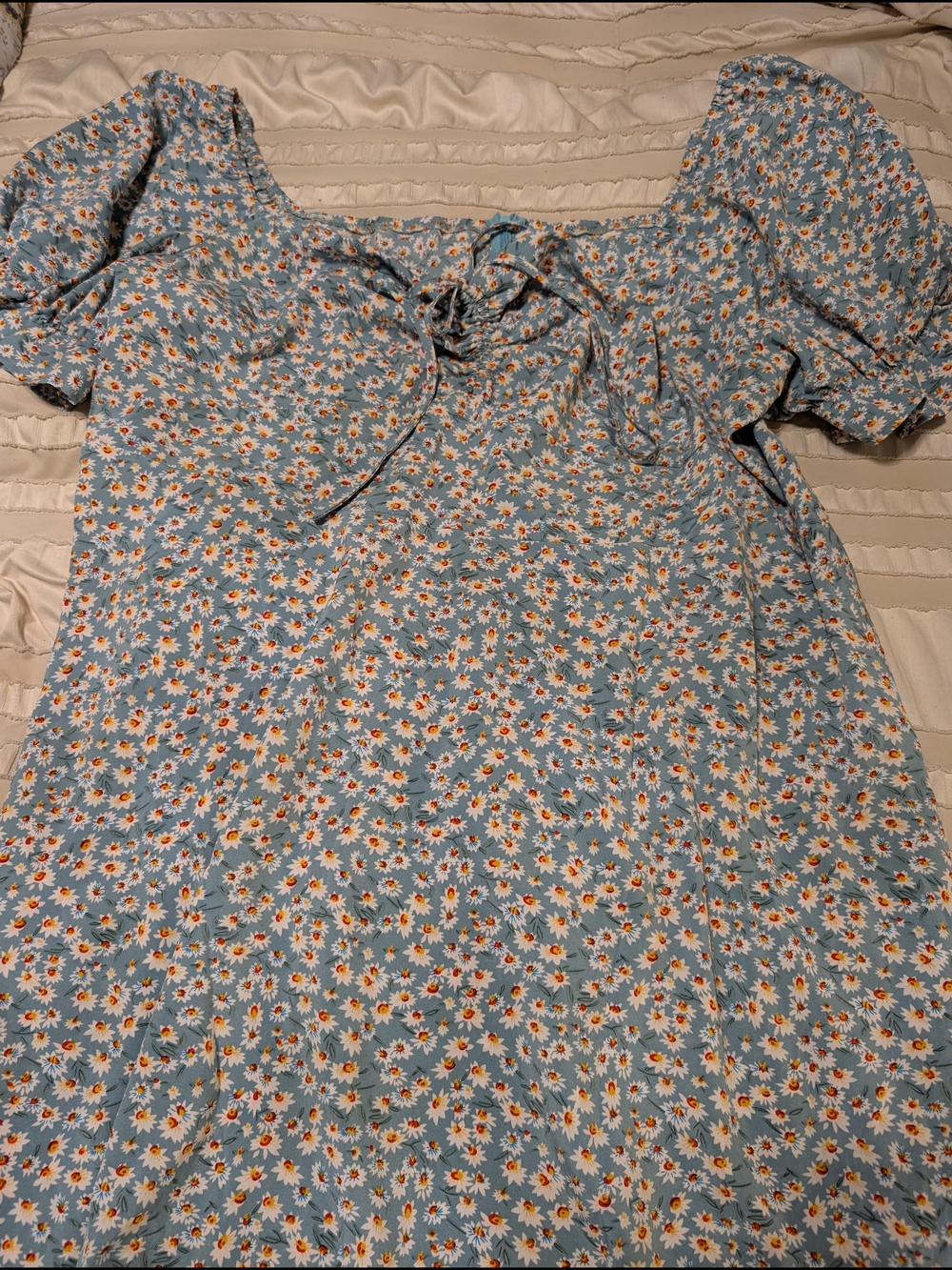 SHEIN Blue Daisy Print Dress with Puff Sleeves